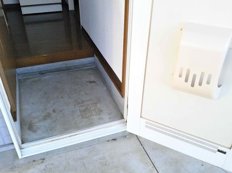 ポワール弐番館 玄関