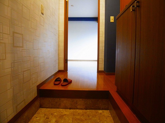 イストワールジュネス 玄関