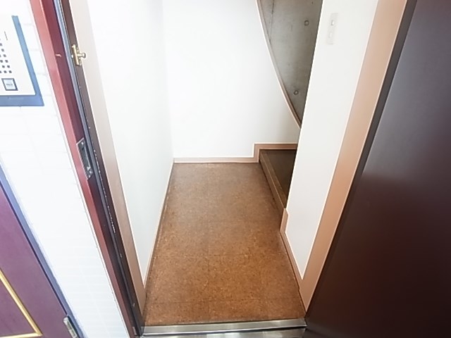 オフィシャルレジデンス 玄関