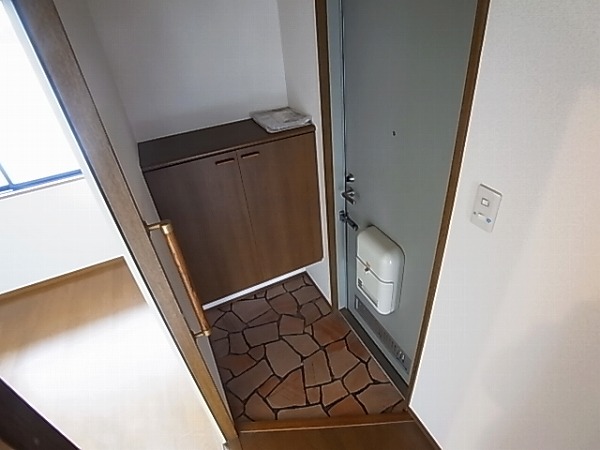 ロイヤルタウン泉C 玄関