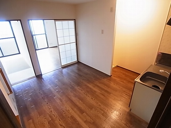 ロイヤルタウン泉C リビング