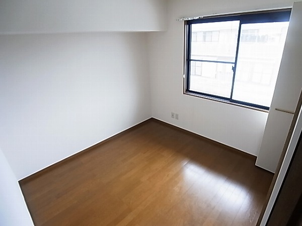 ロイヤルタウン泉C ベッドルーム