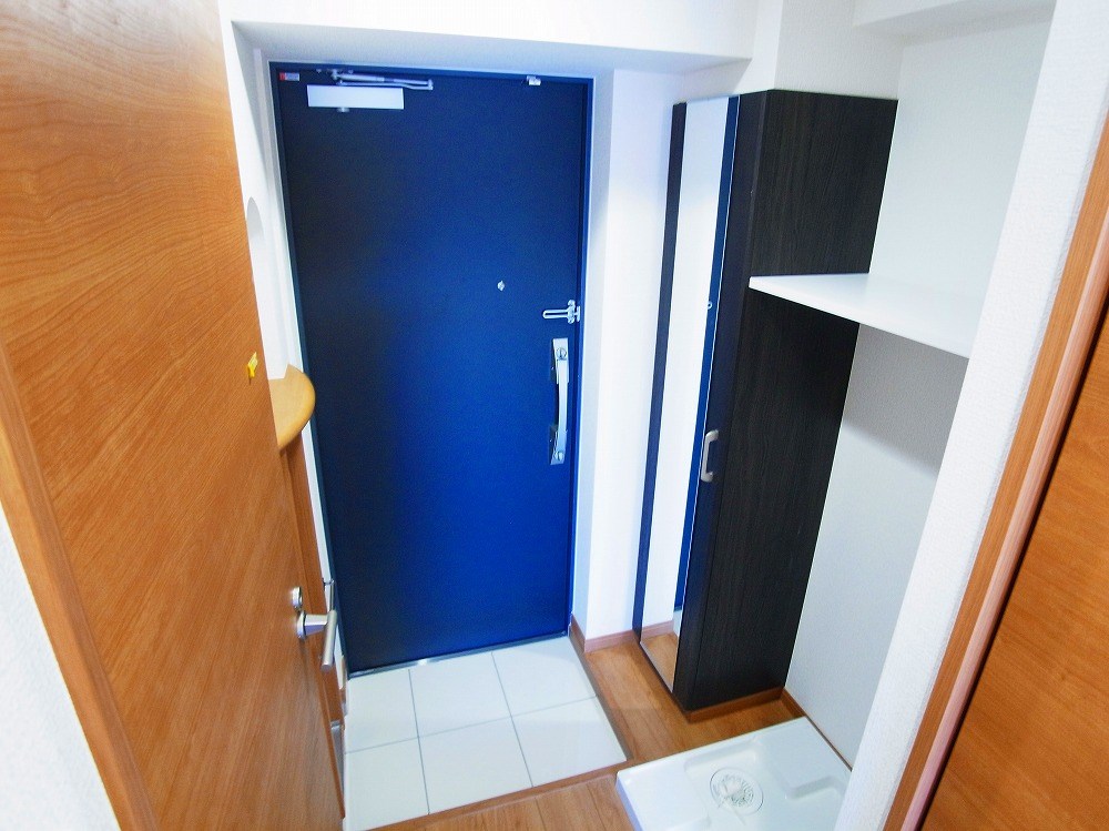 ペアパレス六町2号館  玄関