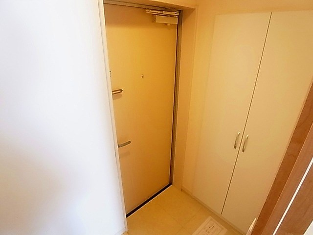 リブリ・アージュドール 玄関