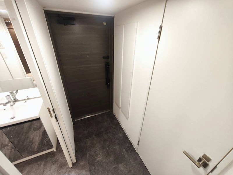 ルミーク北千住 玄関