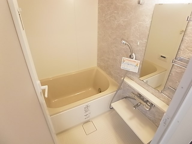 Ｗｈｉｌｅ　椿 風呂画像