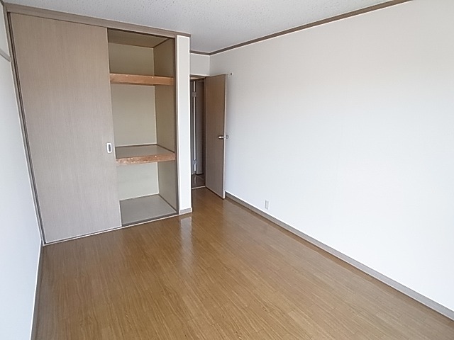 メゾンヤマリⅢ ベッドルーム