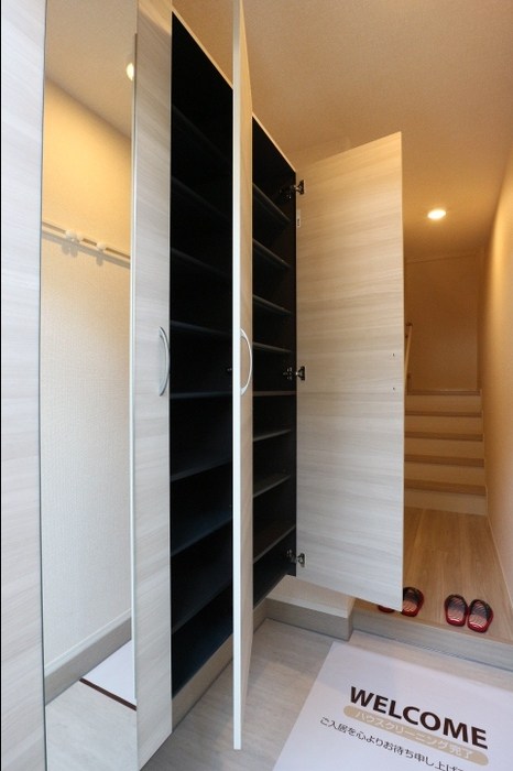 ラシーヌB 玄関