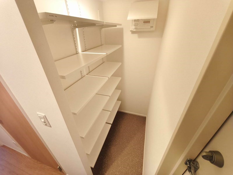 ロイジェント西新井 玄関