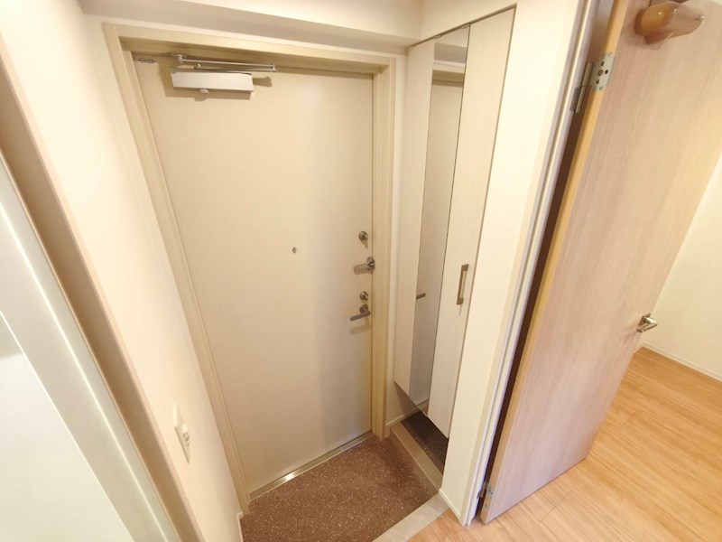 ロイジェント西新井 玄関