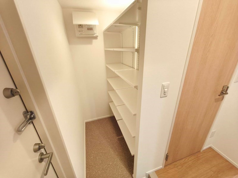 ロイジェント西新井 玄関