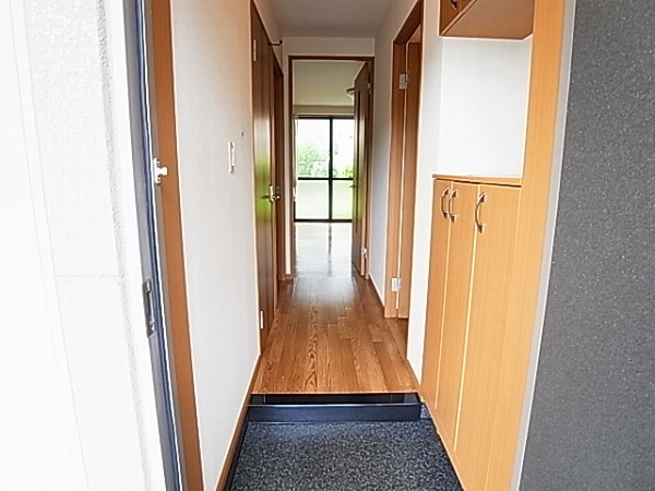 クレメント駒木Ｂ 玄関