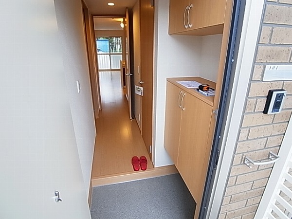 キャトルセゾンF棟 玄関