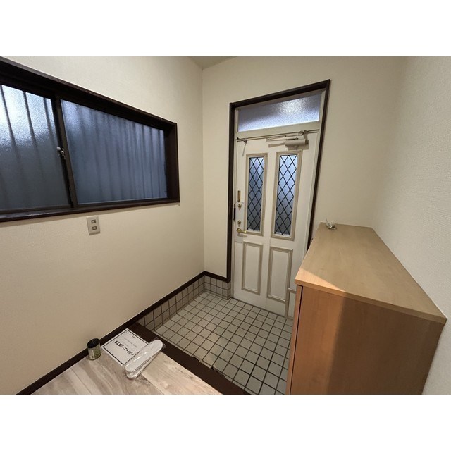 リブレス戸張戸建 玄関