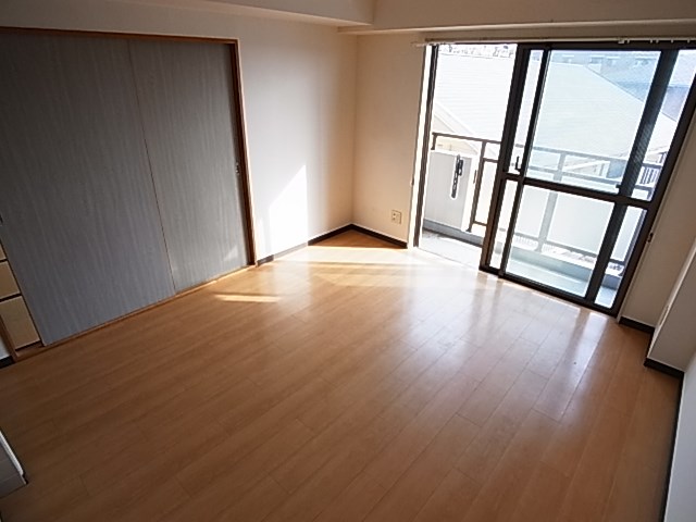 グリーンアベニュー・タカ リビング