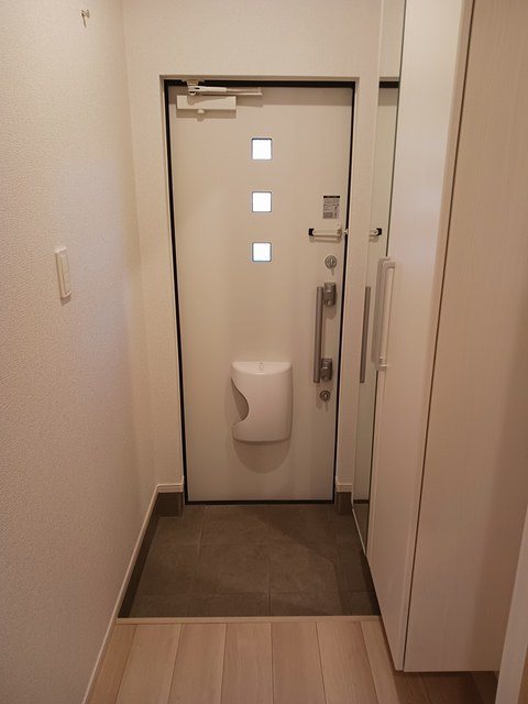 フェリーチェＢ 玄関