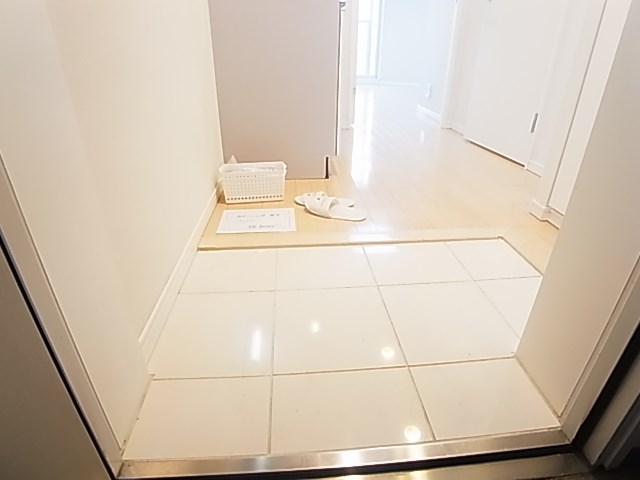 リファイズ綾瀬 玄関