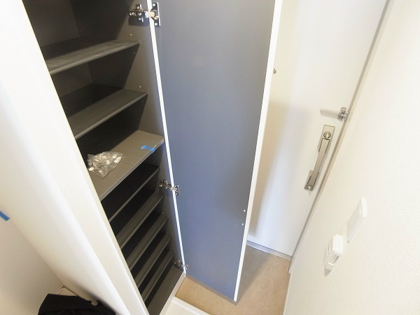 リブリ・杉田 玄関