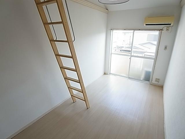 ゼフィランサス五香 リビング