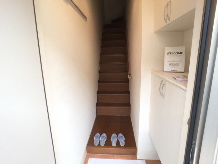 ストラールB 玄関