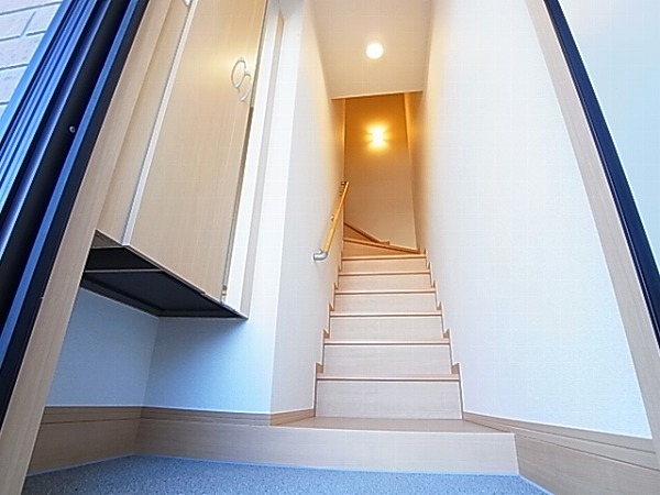 サンライズガーデン 玄関