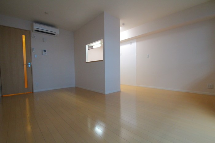 Ｅｍｉｌｅ リビング