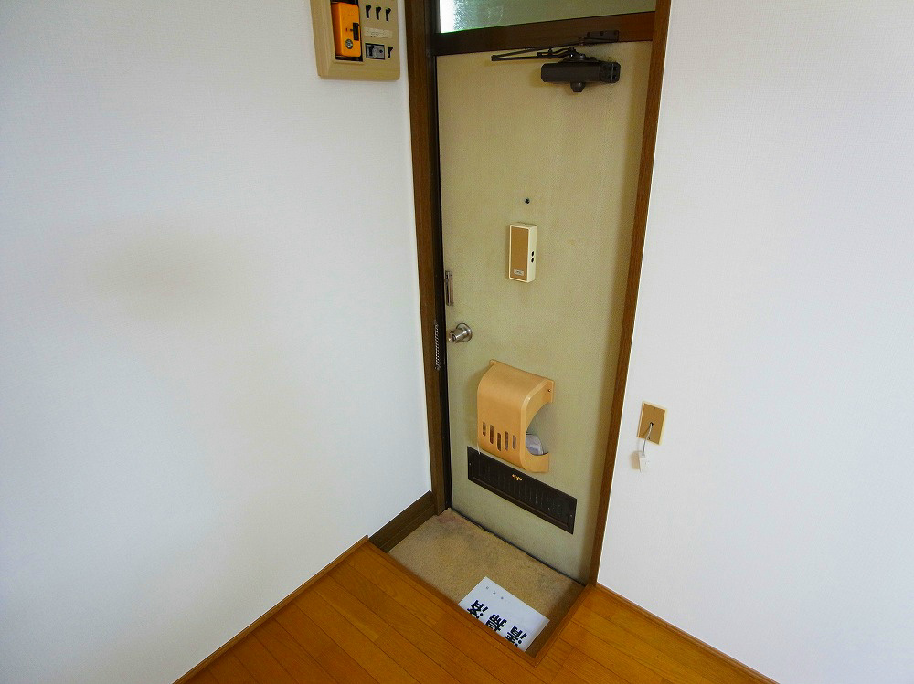 ファミーユ篠原 玄関