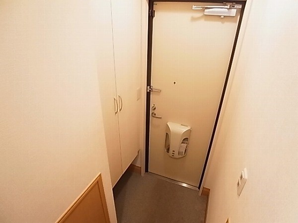 イーズフィールドＢ 玄関