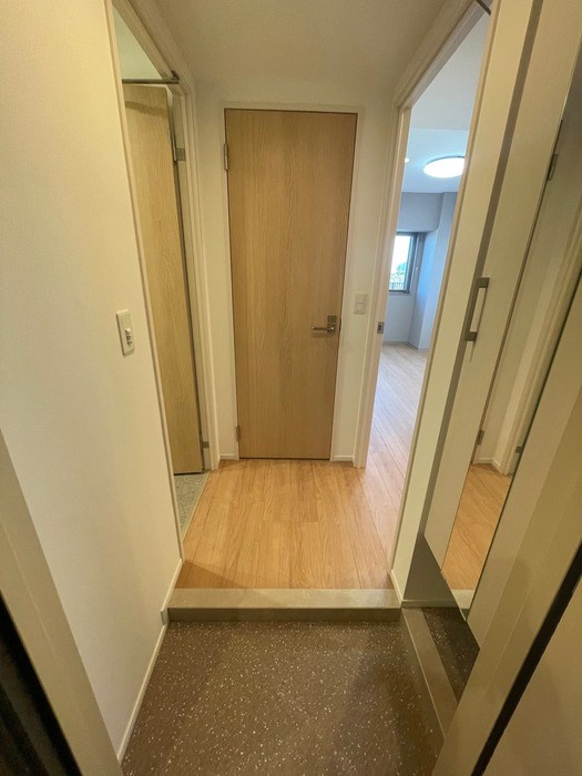 ロイジェント西新井 玄関