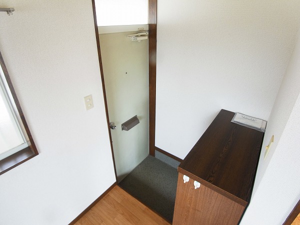 メゾン逆井1 玄関