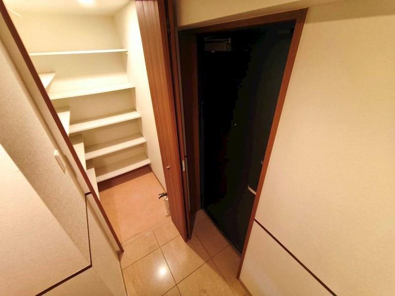 ロイヤルパークス新田 玄関