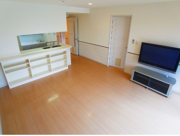 ロイヤルパークス新田 リビング