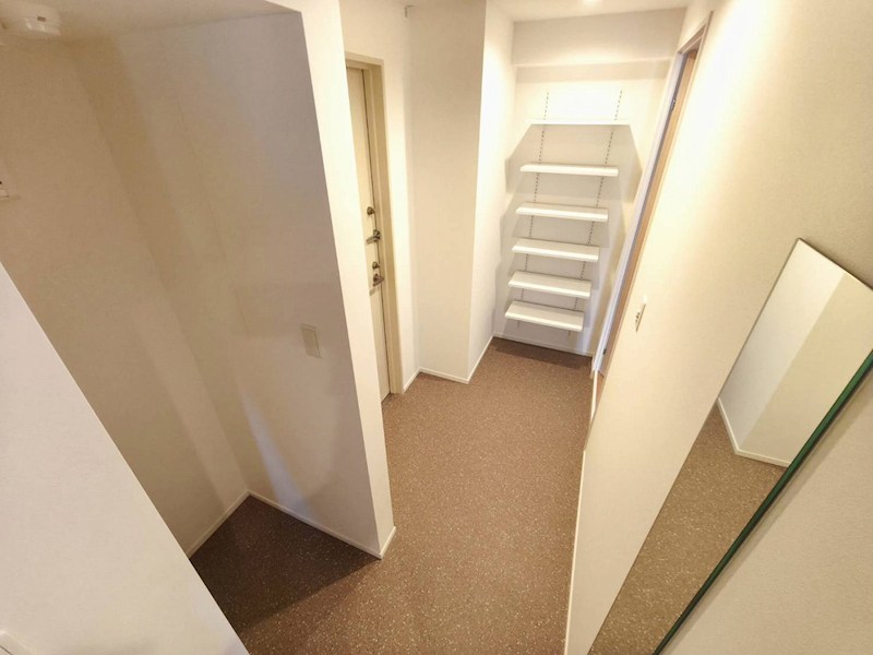 ロイジェント西新井 玄関