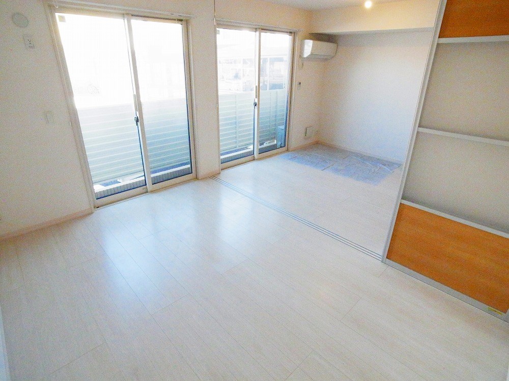 ルーチェオザワ ベッドルーム