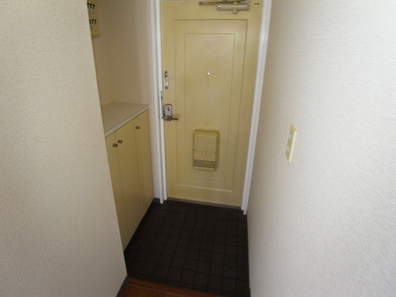 ルミエール西綾瀬 玄関