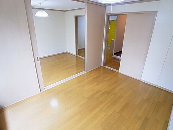 パインステージ ベッドルーム