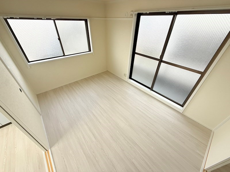 西尾ビル ベッドルーム