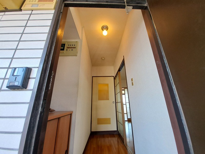 松平マンション 玄関