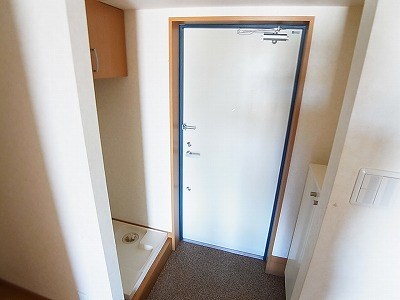 日創北小金ビル 玄関