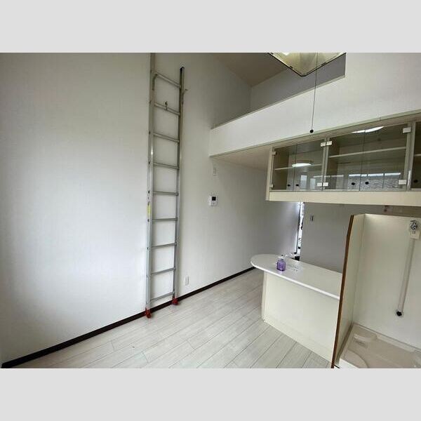 ベルピア六実1-1 リビング