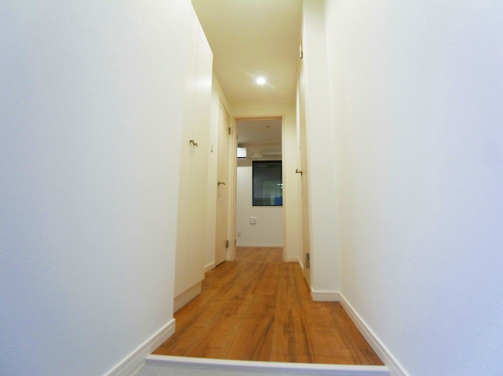 オリーブ舎人 玄関