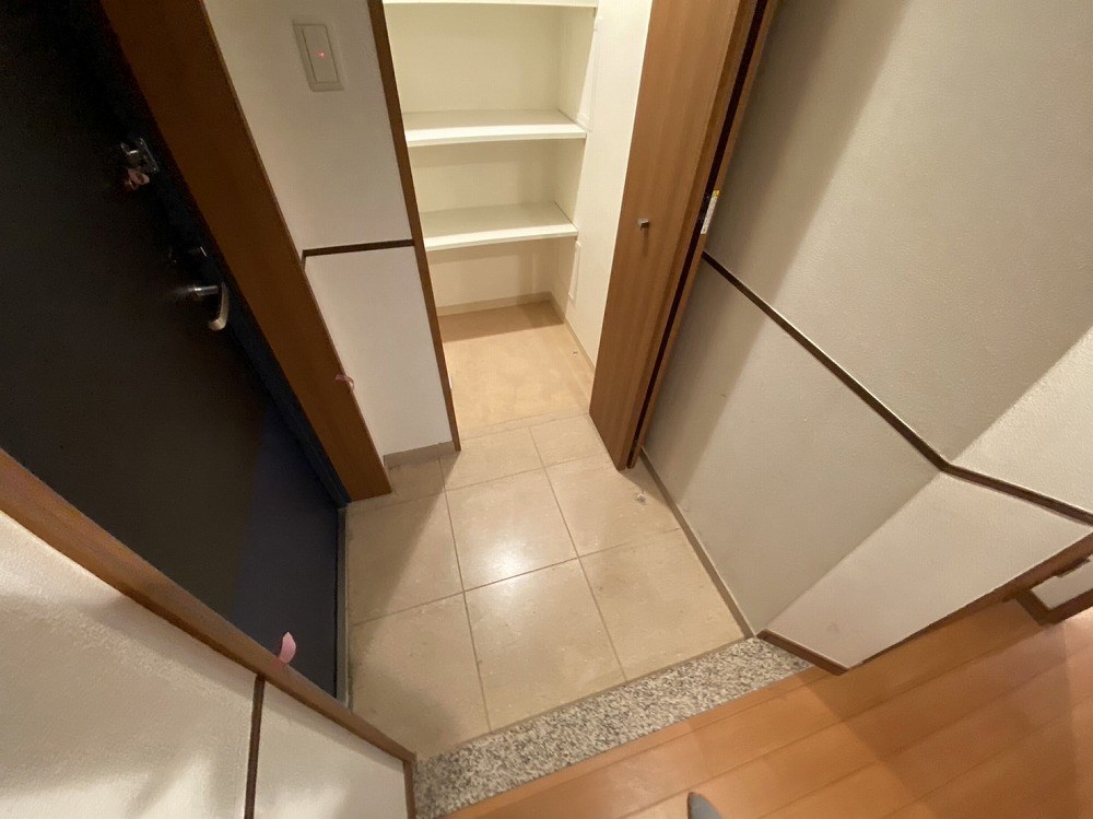 ロイヤルパークス新田 玄関