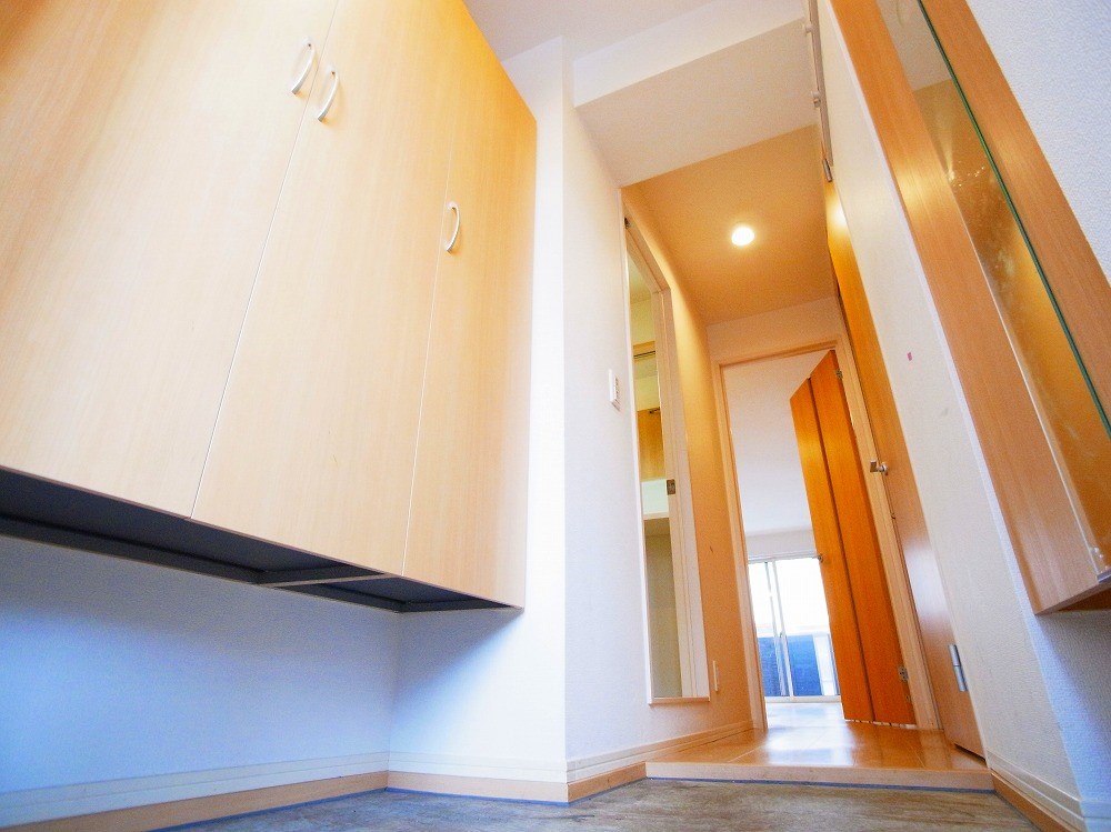 クレスト竹の塚 玄関