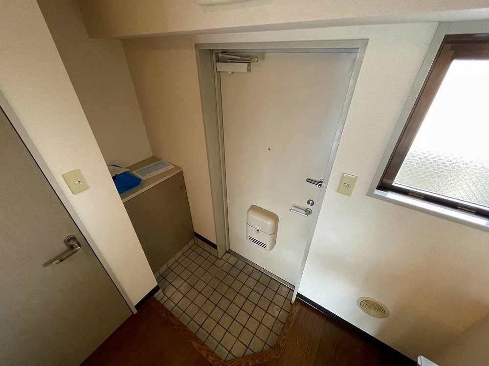 第六日東ハイツ 玄関