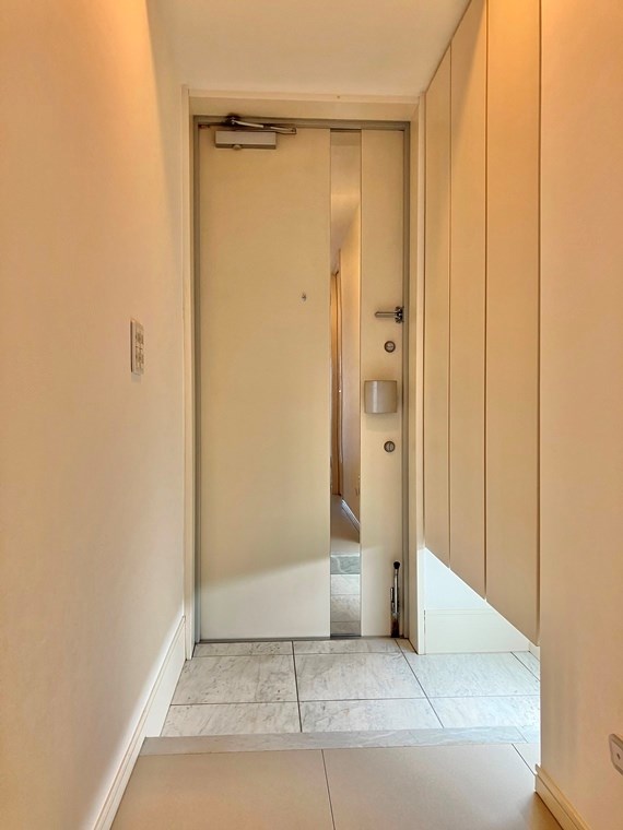 レーベンリヴァーレ東京ラ・トーレ 玄関