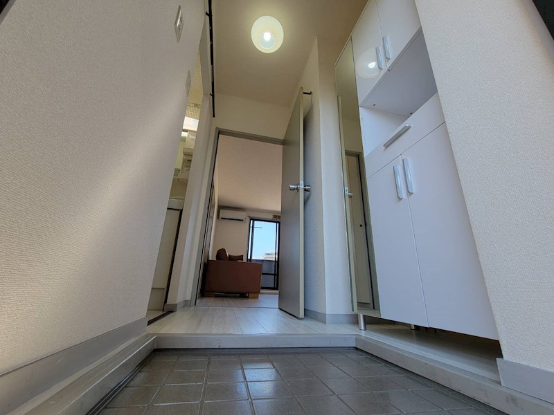 フロイディハイツ 玄関