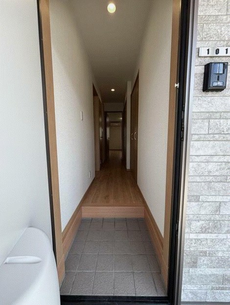 ルミナスコート馬橋 玄関