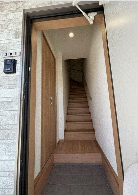 ルミナスコート馬橋 玄関