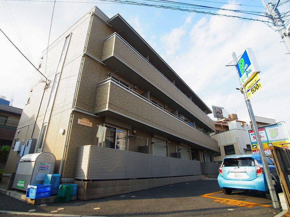 Ａｐａｒｔｍｅｎｔ　ＳＡＲＡＴＯＧＡ 外観写真