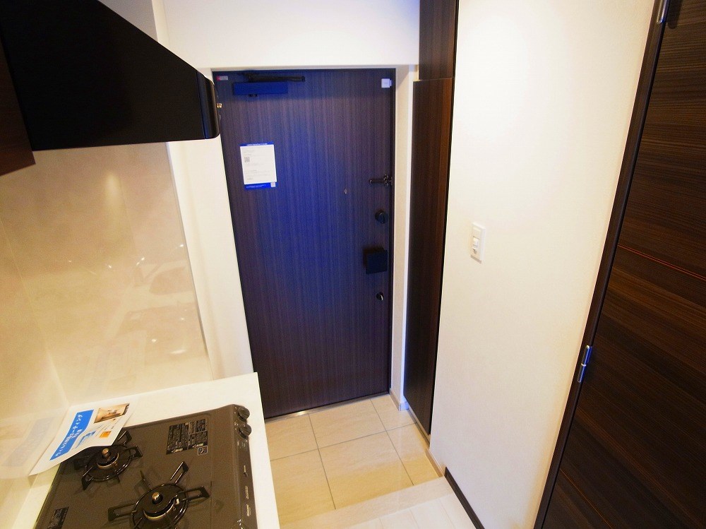 クレヴィスタ綾瀬 玄関